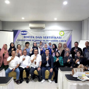 wury hapsari sedang training bimtek dan umkm foto duduk